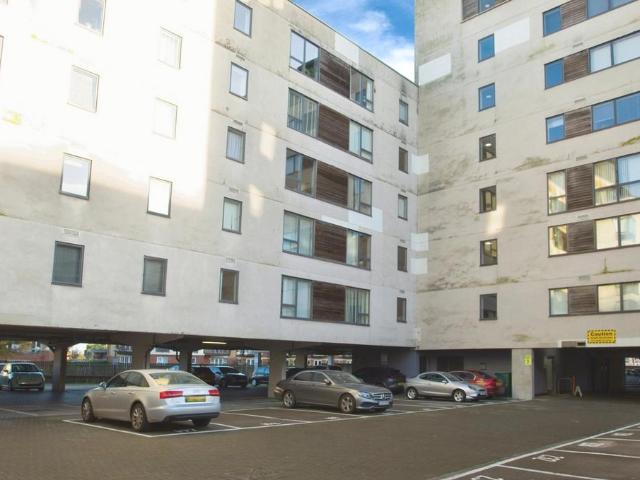 Flat for sale in Cardiff Bay, Cardiff