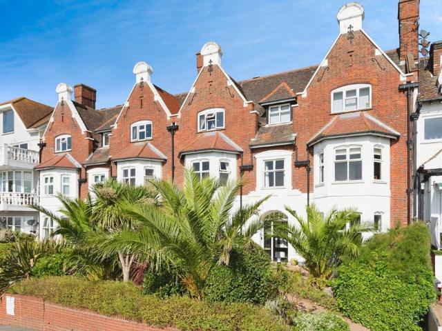 Flat for sale in Alton Barnes, Essex