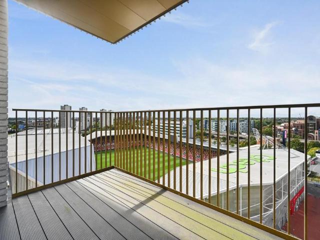 Flat for sale in London Borough of Hounslow, Strand