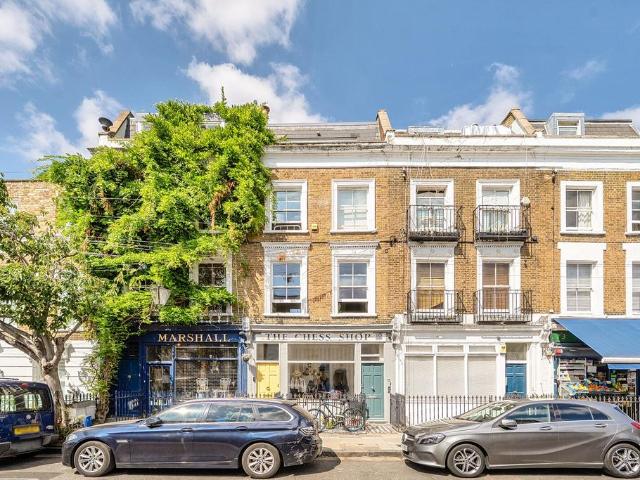 Flat for sale in Brook Green, Greater London