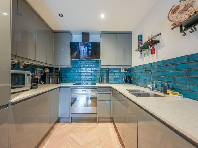 Flat for sale in Ratcliffe, Limehouse
