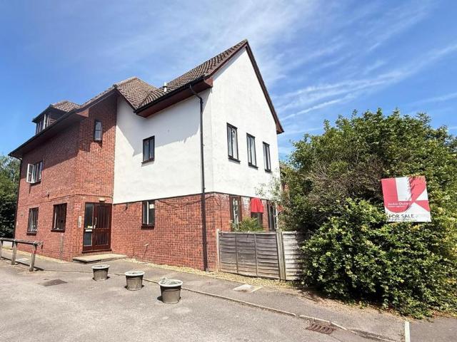Flat for sale in Pachesham Park, Surrey