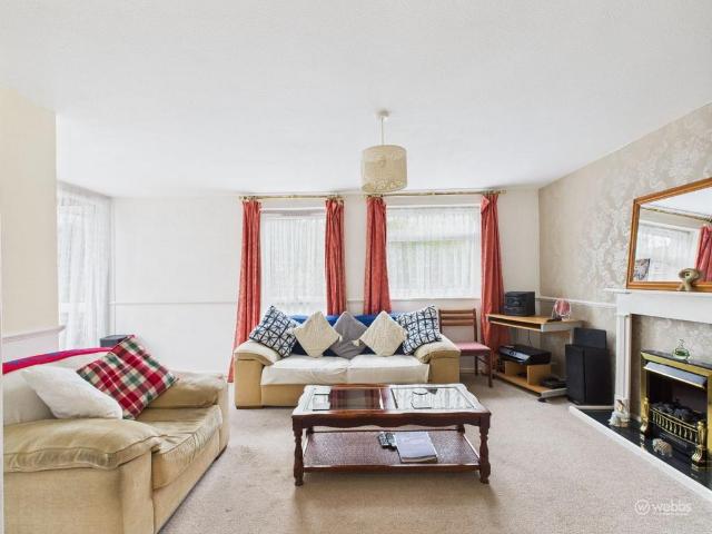 Flat for sale in London Borough of Croydon, Forestdale