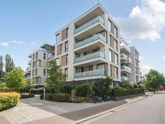 Flat for sale in Rotherhithe, Greater London