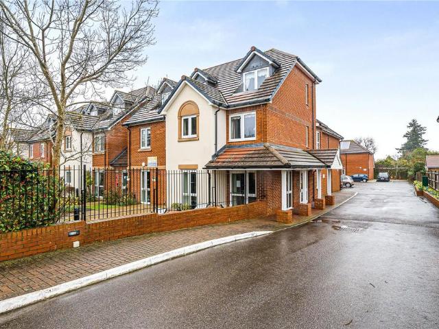 Flat for sale in Hillview, Surrey