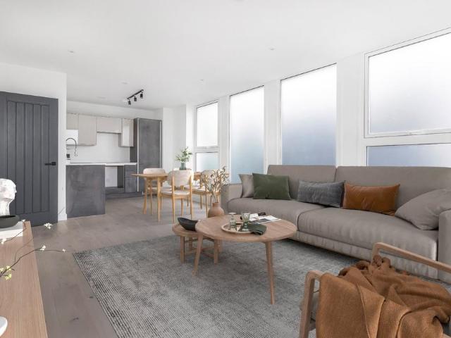 Flat for sale in London Borough of Hounslow, Strand