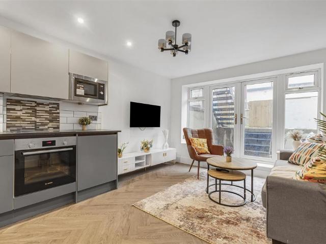 Flat for sale in East Sheen, Isle Of Man