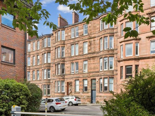 Flat for sale in Broomhill, Scotland