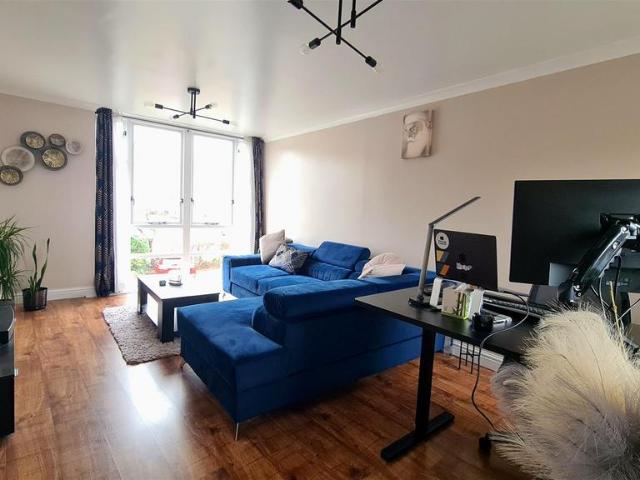 Flat for sale in London Borough of Newham, Greater London