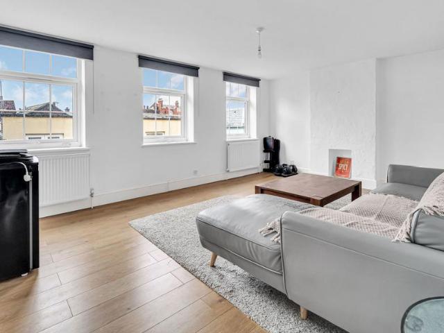 Flat for sale in Clewer Village, Windsor