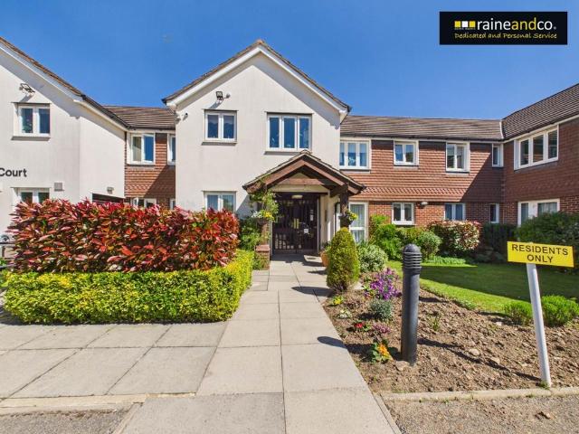 Flat for sale in Potters Bar, Isle Of Man