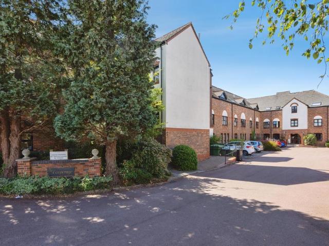 Flat for sale in Mount Pleasant, East Hampshire