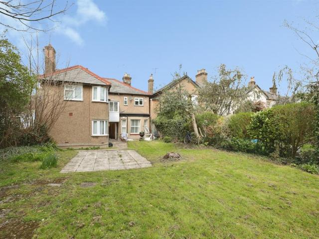 Flat for sale in Watford Heath, North Watford