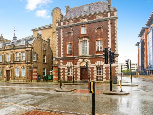 Flat for sale in Ocean Village, City Of Southampton