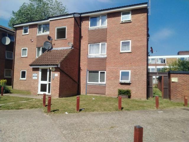 Flat for sale in London Borough of Ealing, Greater London