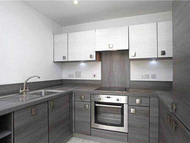 Flat for sale in Bromley-by-Bow, Poplar Grove