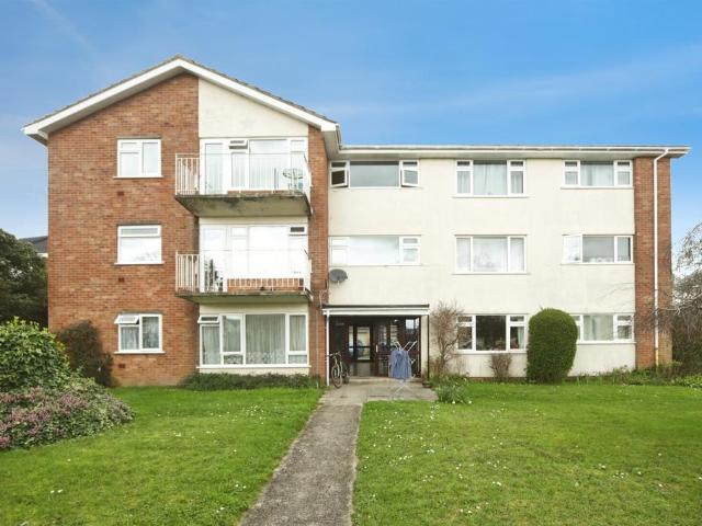 Flat for sale in Rumwell, Somerset