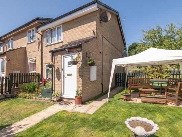 Flat for sale in Low Moor, West Yorkshire