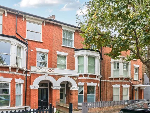 Flat for sale in East Dulwich, Greater London