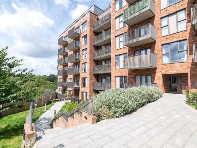 Flat for sale in Ringlestone, Midway