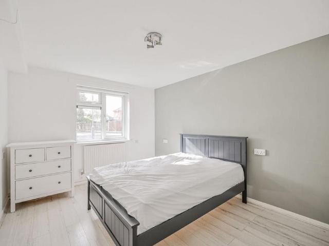 Flat for sale in London Borough of Waltham Forest, Greater London