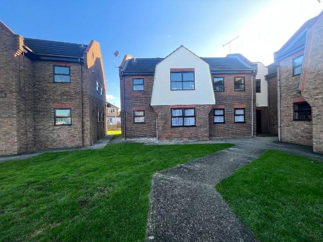 Flat for sale in Winter Gardens, Essex