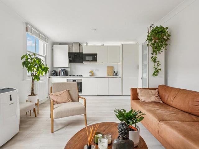 Flat for sale in Chelsea, Greater London