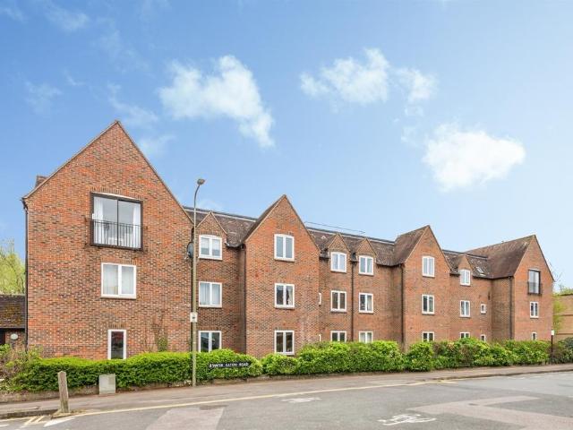 Flat for sale in Sunnymead, The Slade
