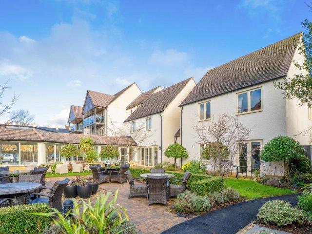 Flat for sale in Fossebridge, Gloucestershire