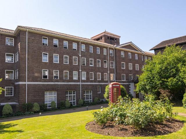 Flat for sale in Southfields, Greater London