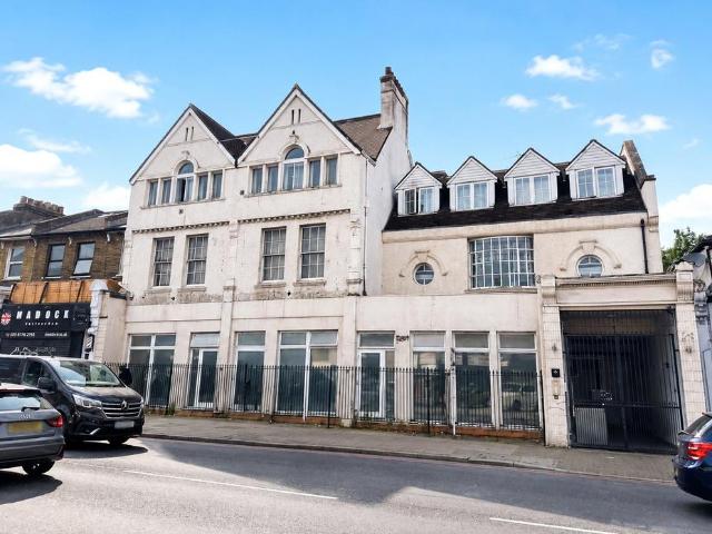 Flat for sale in London Borough of Lewisham, Greater London