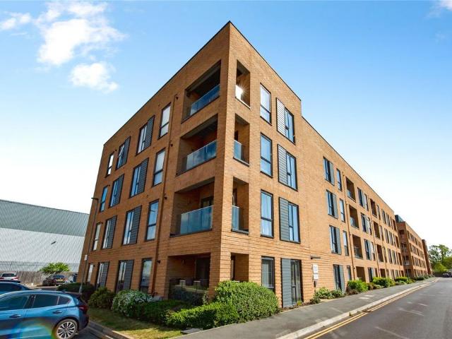 Flat for sale in South Ockendon, Essex