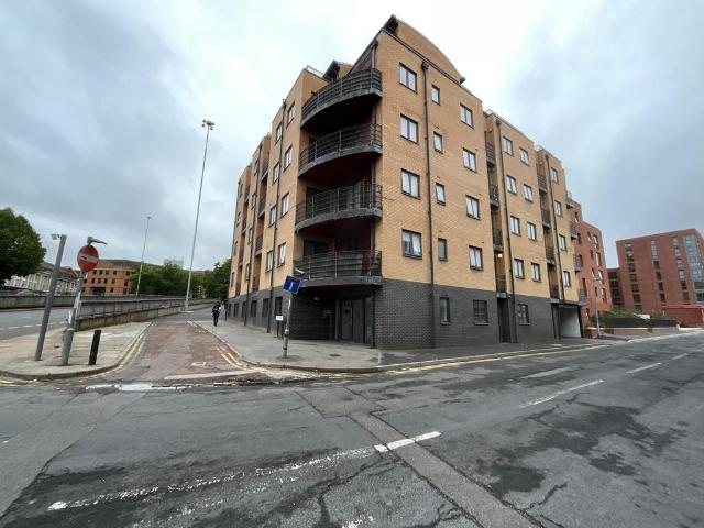 Flat for sale in Reading