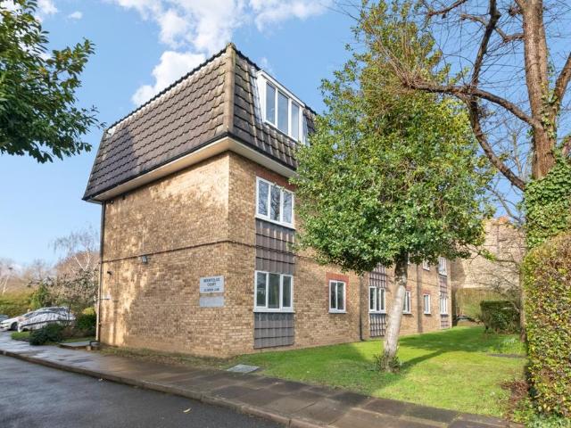 Flat for sale in London Borough of Ealing, Hanwell