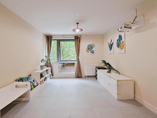Flat for sale in London Borough of Ealing, Park Royal