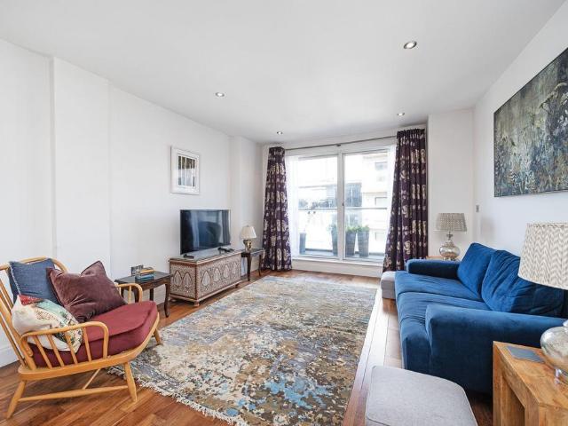 Flat for sale in St. George in the East, Whitechapel