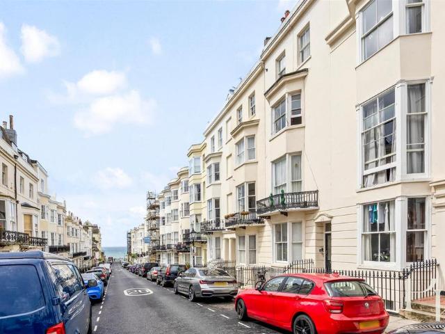 Flat for sale in Brunswick