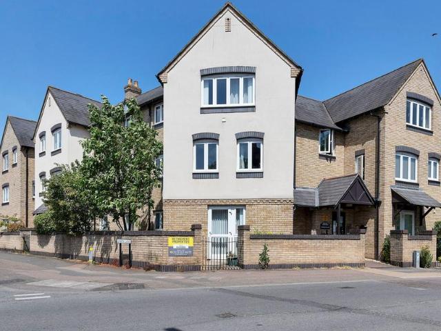 Flat for sale in Chesterton, Arbury