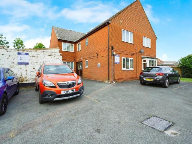 Flat for sale in Spring Park, Luton