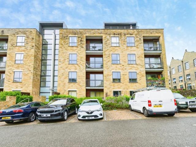 Flat for sale in Lee Bank, Greater Manchester