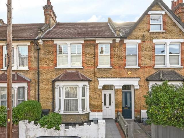 Flat for sale in London Borough of Lewisham, Ladywell