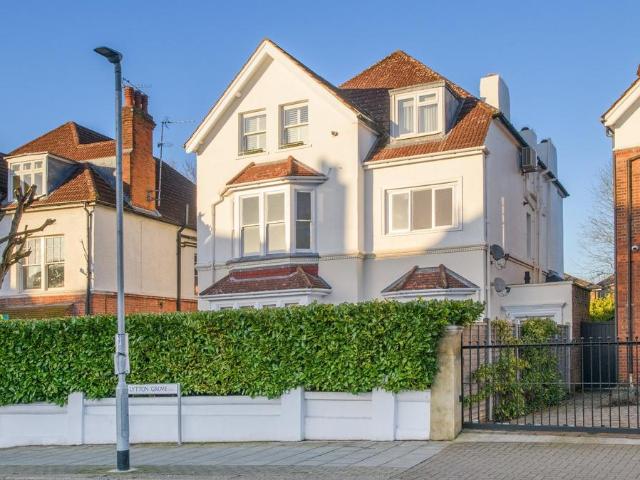 Flat for sale in London Borough of Wandsworth, Greater London