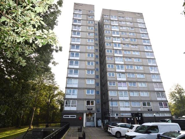 Flat for sale in Glyndon, Greater London