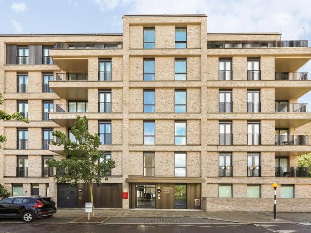 Flat for sale in Stratford Marsh, Greater London