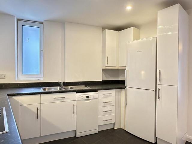 Flat for sale in Tottenham Hale, Greater London