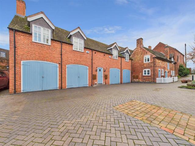 Flat for sale in Lichfield, Boley Park