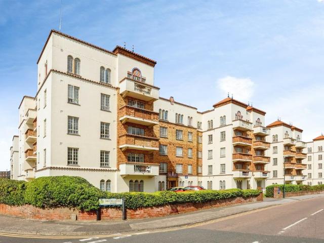Flat for sale in Boscombe, Bournemouth