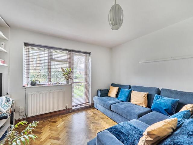 Flat for sale in Tulse Hill, Greater London