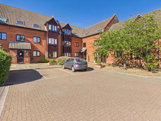 Flat for sale in Comers, Norfolk