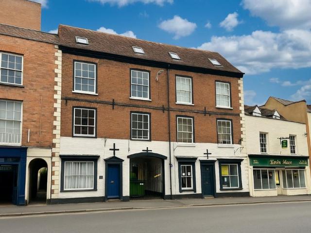 Flat for sale in Tewkesbury, Pamington